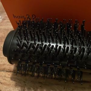 Anika blow dryer brush